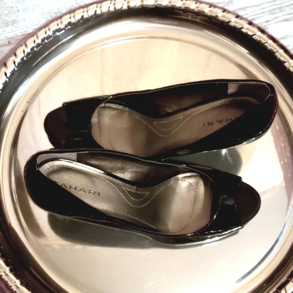 Tahari Patent Rubber Bottom Arch Support Black Open Toe Heels - Picture 2 of 5